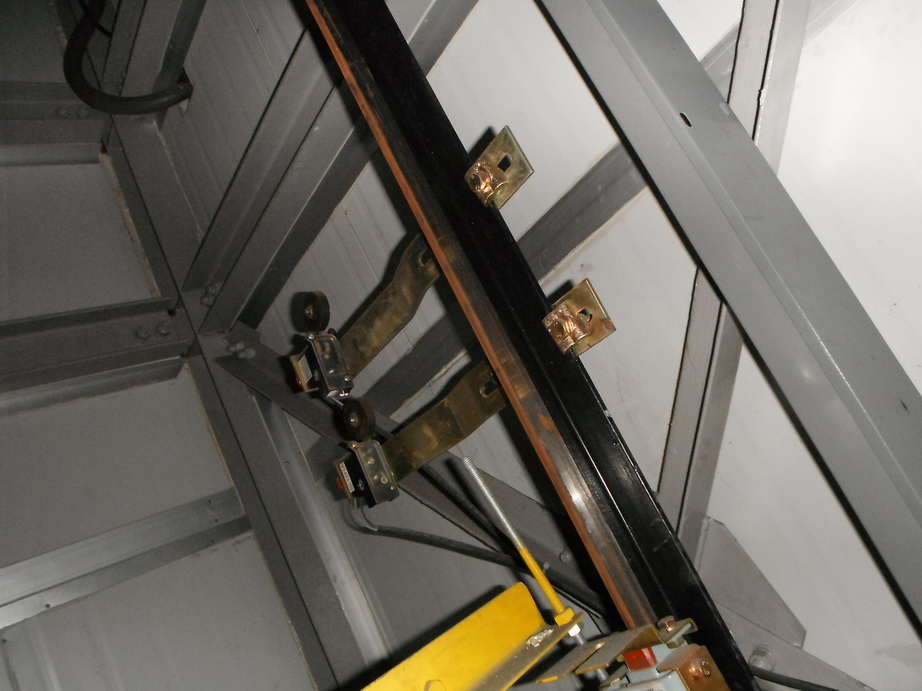 Goods lift installation