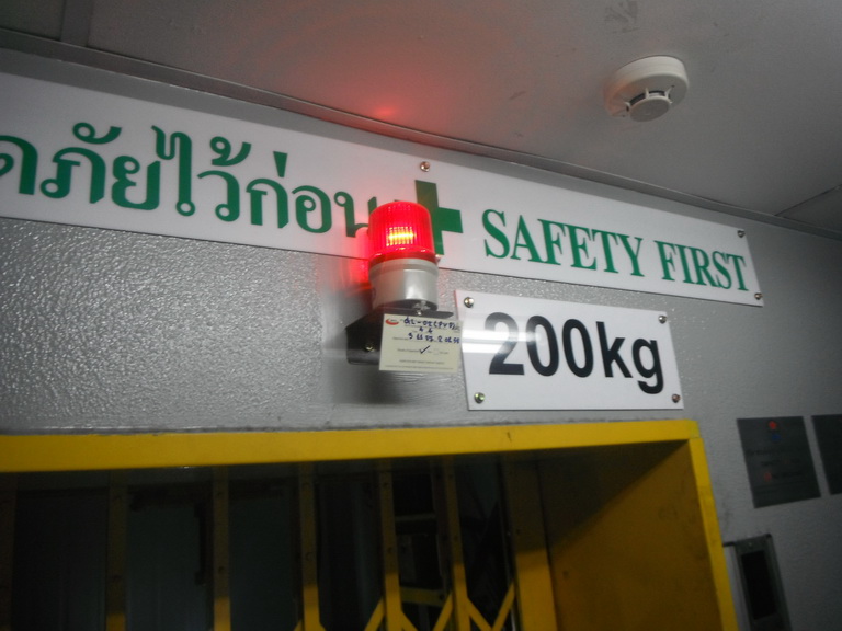 Goods lift installation