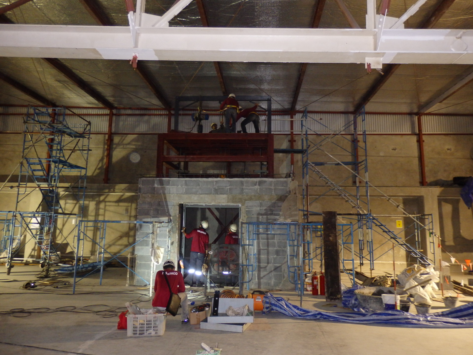 Goods lift installation